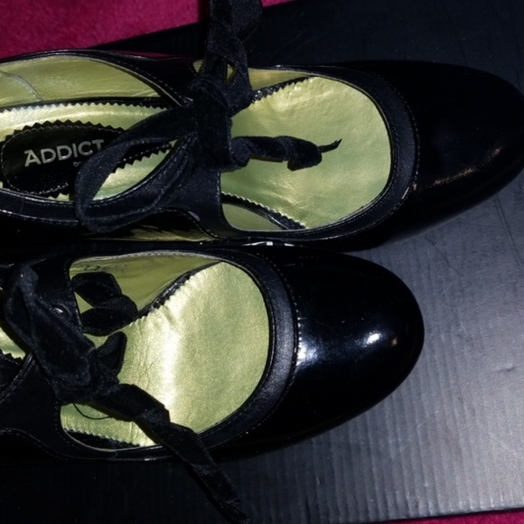 Shoes - Picture 4 of 4